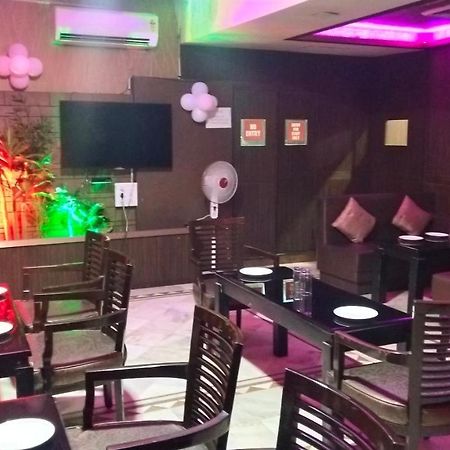 Rass Hotel Канпур Экстерьер фото