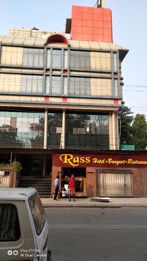 Rass Hotel Канпур Экстерьер фото