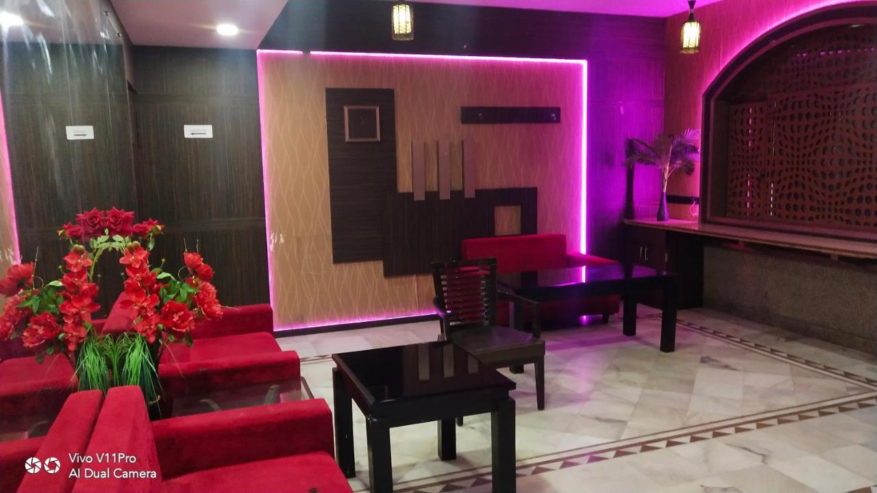 Rass Hotel Канпур Экстерьер фото