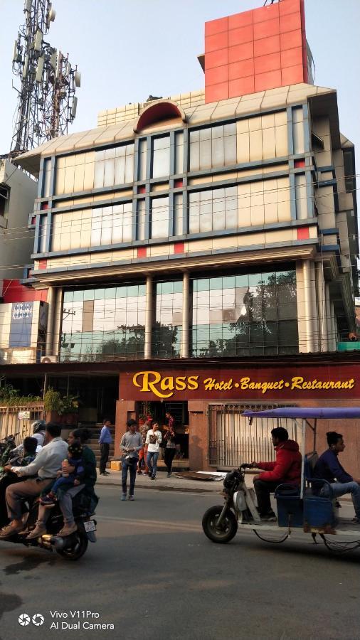 Rass Hotel Канпур Экстерьер фото