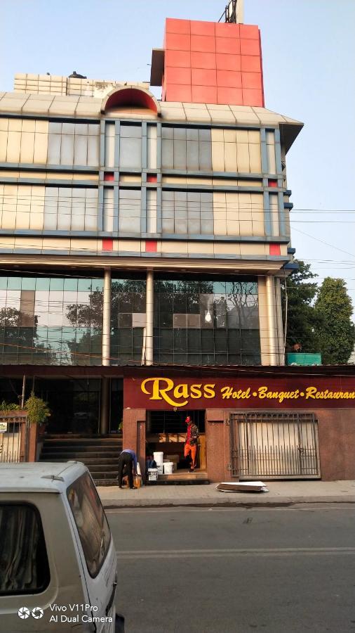Rass Hotel Канпур Экстерьер фото