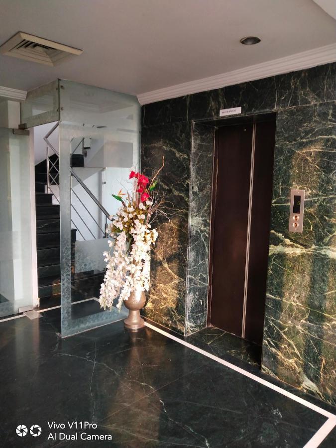 Rass Hotel Канпур Экстерьер фото