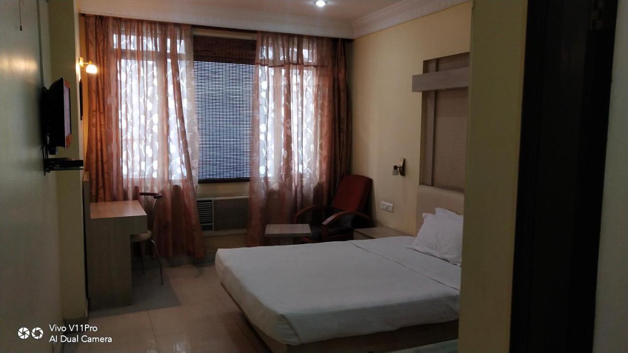 Rass Hotel Канпур Экстерьер фото