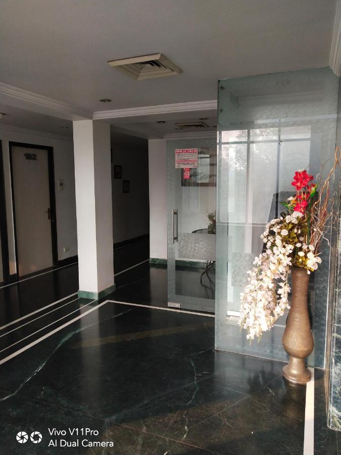 Rass Hotel Канпур Экстерьер фото